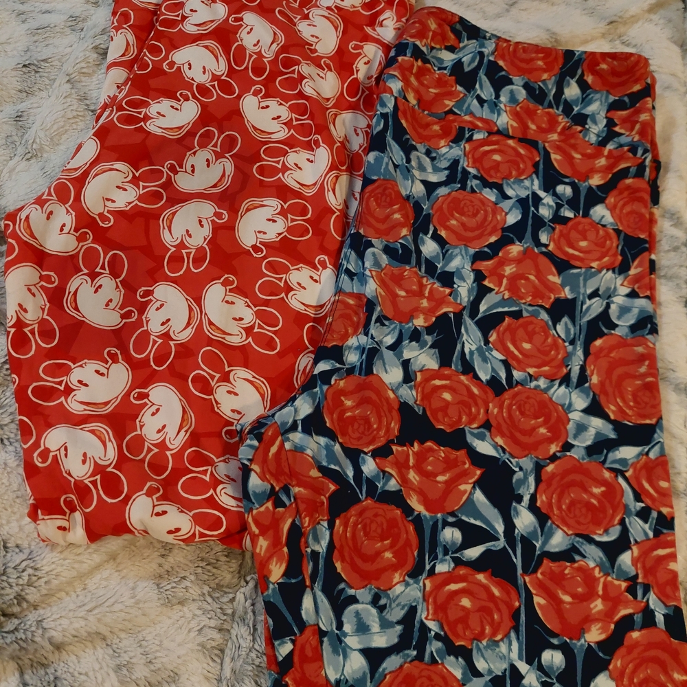 LuLaRoe Red and White Patterned Leggings